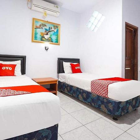 Oyo 91561 Gandhi Hotel Бандунг Экстерьер фото
