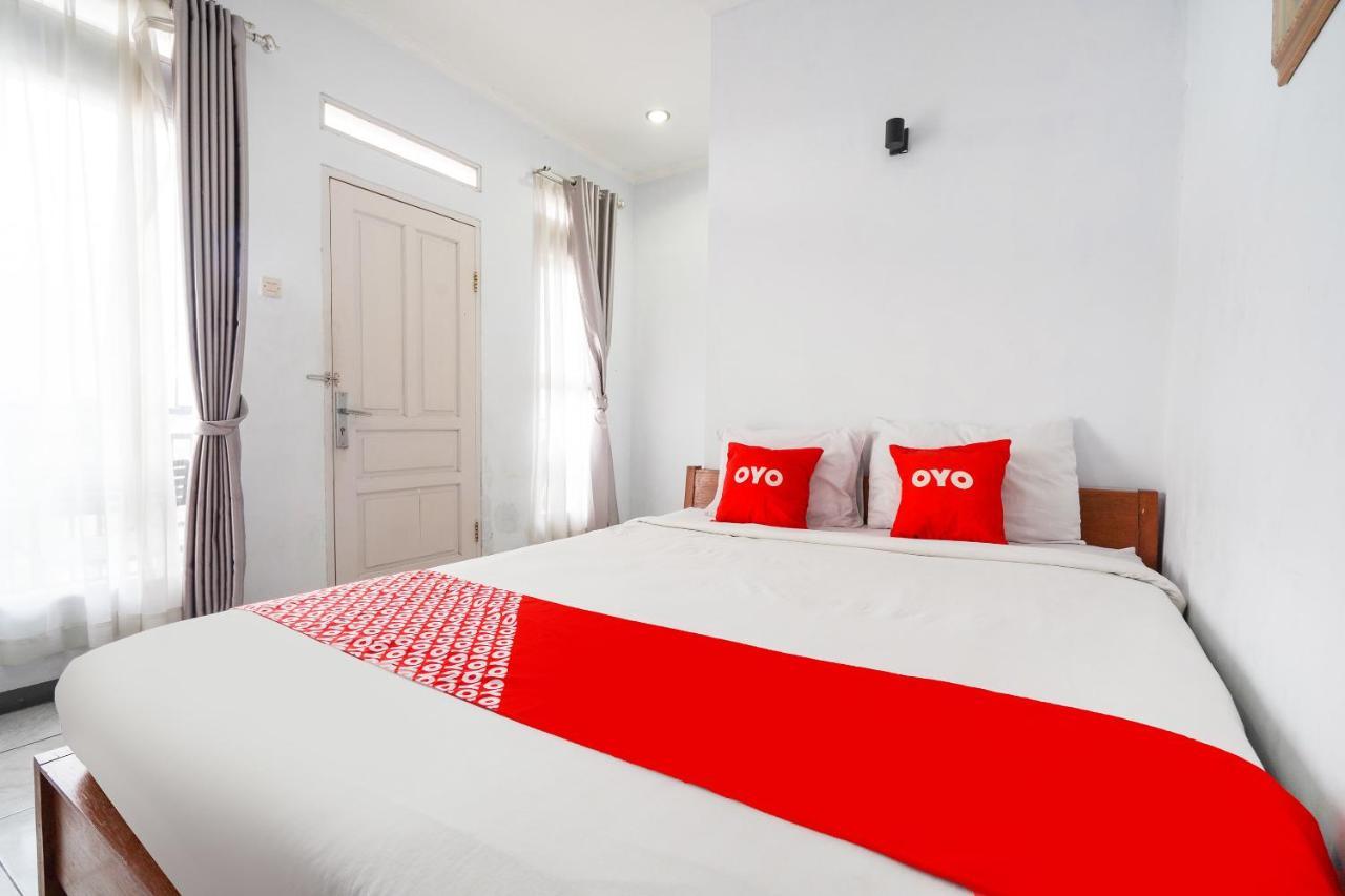 Oyo 91561 Gandhi Hotel Бандунг Экстерьер фото