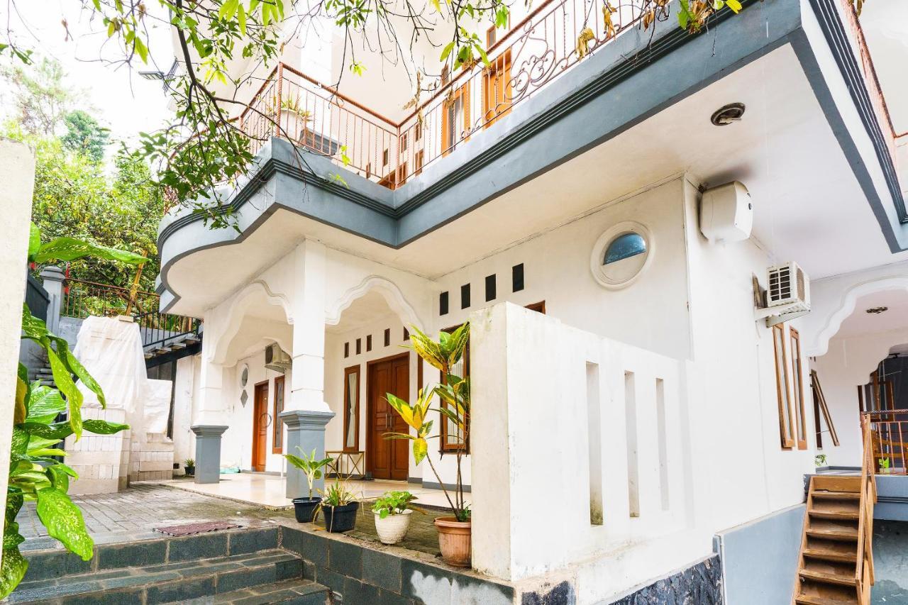 Oyo 91561 Gandhi Hotel Бандунг Экстерьер фото