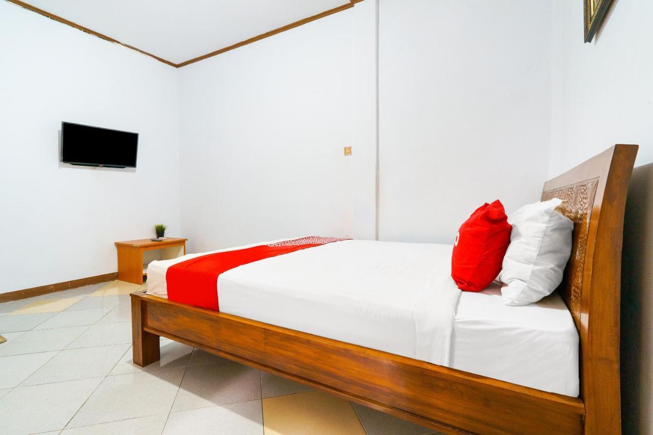 Oyo 91561 Gandhi Hotel Бандунг Экстерьер фото