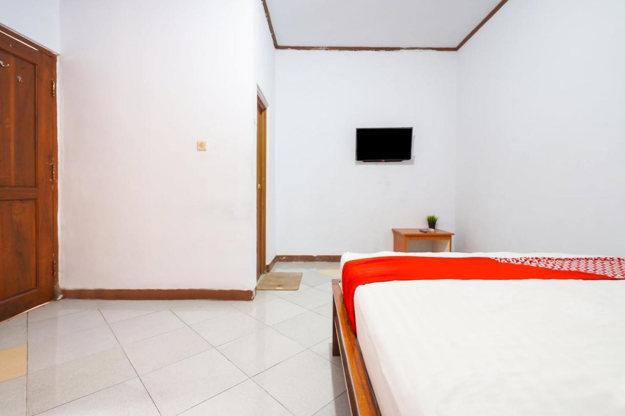Oyo 91561 Gandhi Hotel Бандунг Экстерьер фото