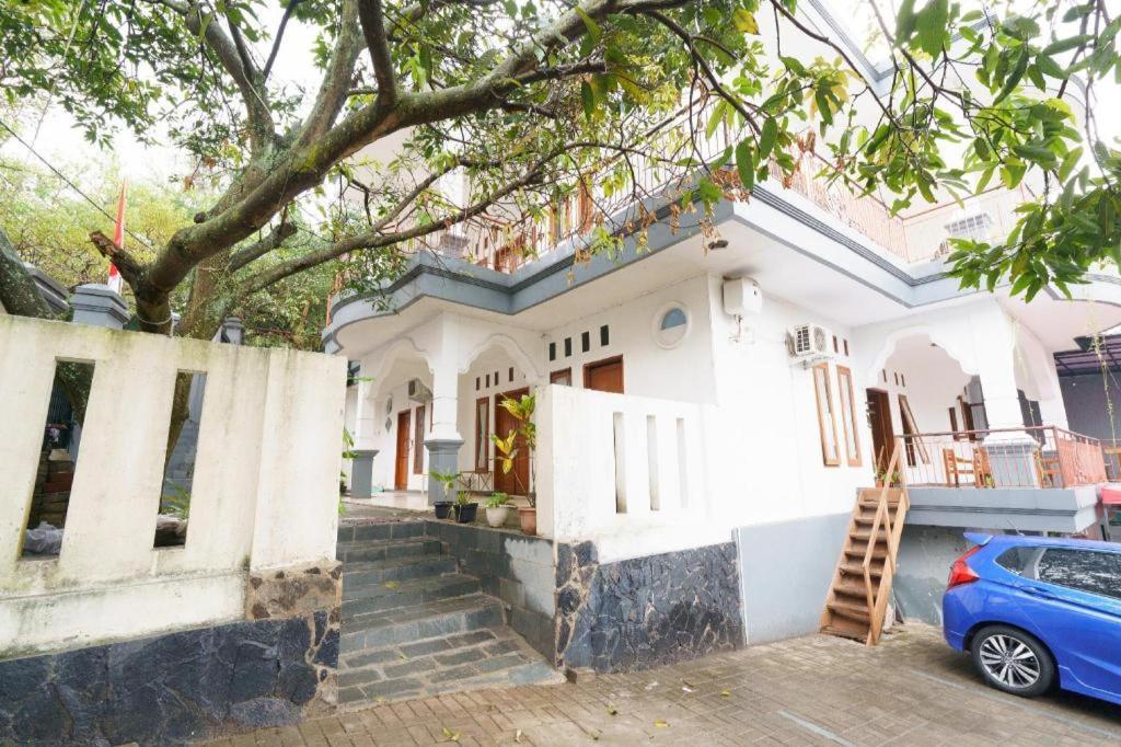 Oyo 91561 Gandhi Hotel Бандунг Экстерьер фото